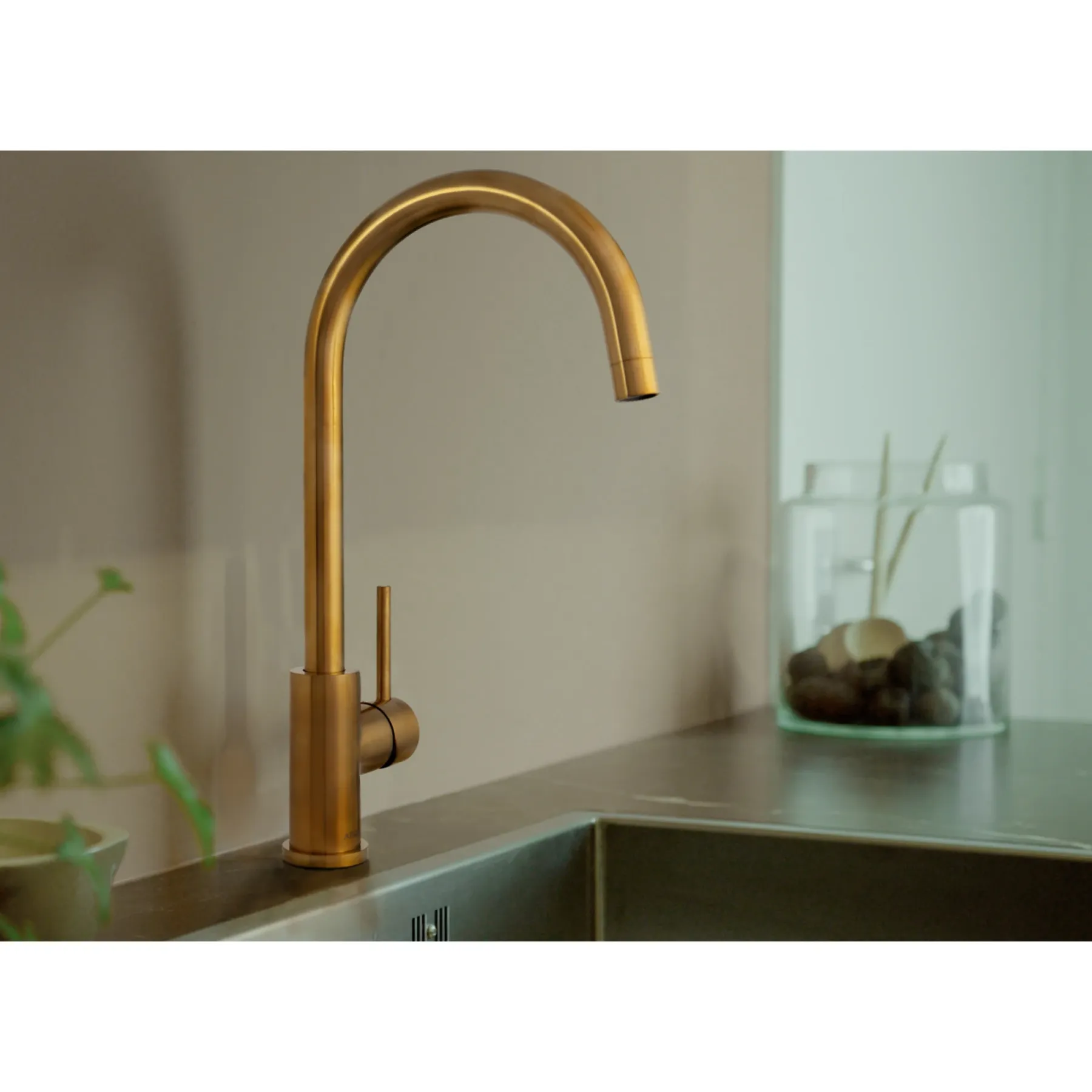 IMPERIA KØKKENARMATUR MESSING>Adora