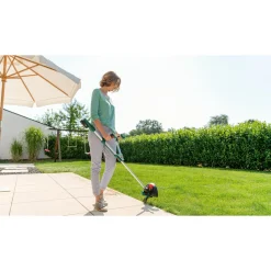 Græstrimmere ^ Bosch UNIVERSALGRASSCUT 18V-26 GRÆSTRIMMER 26 CM 18,0 V MED BATTERI OG LADER