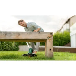 Græstrimmere ^ Bosch UNIVERSALGRASSCUT 18V-26 GRÆSTRIMMER 26 CM 18,0 V MED BATTERI OG LADER