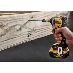 Bore- & Skruemaskiner ^ Dewalt SLAGSKRUETRÆKKER AKKU UDEN BATTERI OG LADER