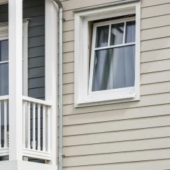 Facadebeklædning ^ James Hardie GLAT HARDIEPLANK 8 X 180 X 3600 MM GRÅ/BEIGE