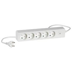 Ledninger ^ LK STIKDÅSE 5 UDTAG U/JORD M/AFBRYDER HVID 1,5 M KABEL
