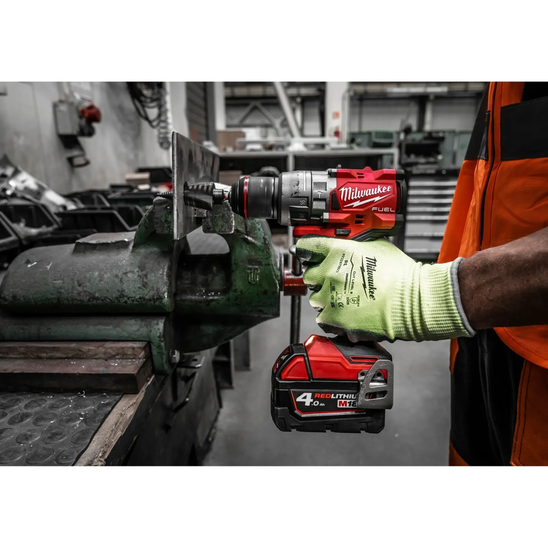 Bore- & Skruemaskiner ^ MILWAUKEE M18 FPD3-402C SLAGBOREMASKINE AKKU MED BATTERI OG LADER