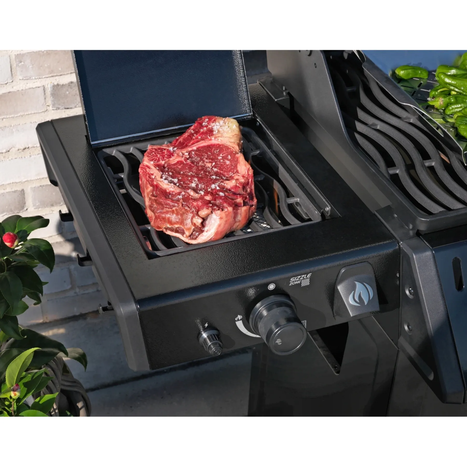 Gasgrill ^ Napoleon LEGEND 425 M./SIZZLE ZONE GASGRILL SORT