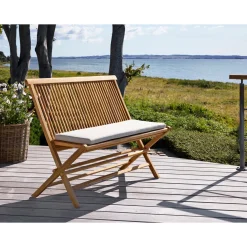 SYROS MED RYGLÆN HAVEBÆNK TEAK 110 CM>Outrium Discount