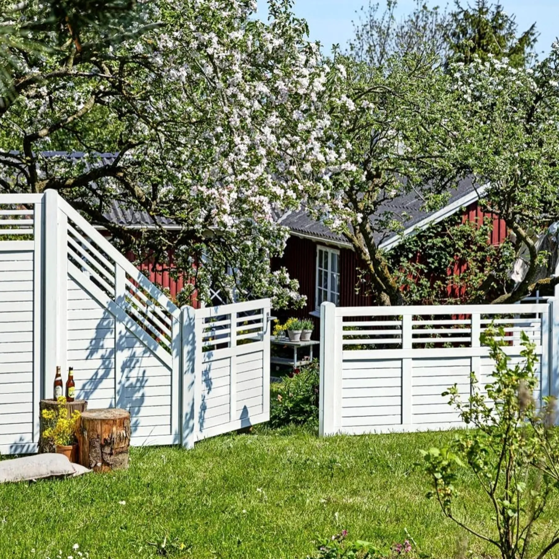 Træhegn ^ Plus DECORA HEGN FUNGICIDBEHANDLET & GRUNDMALET 2 GANGE HVID 180 X 180 CM