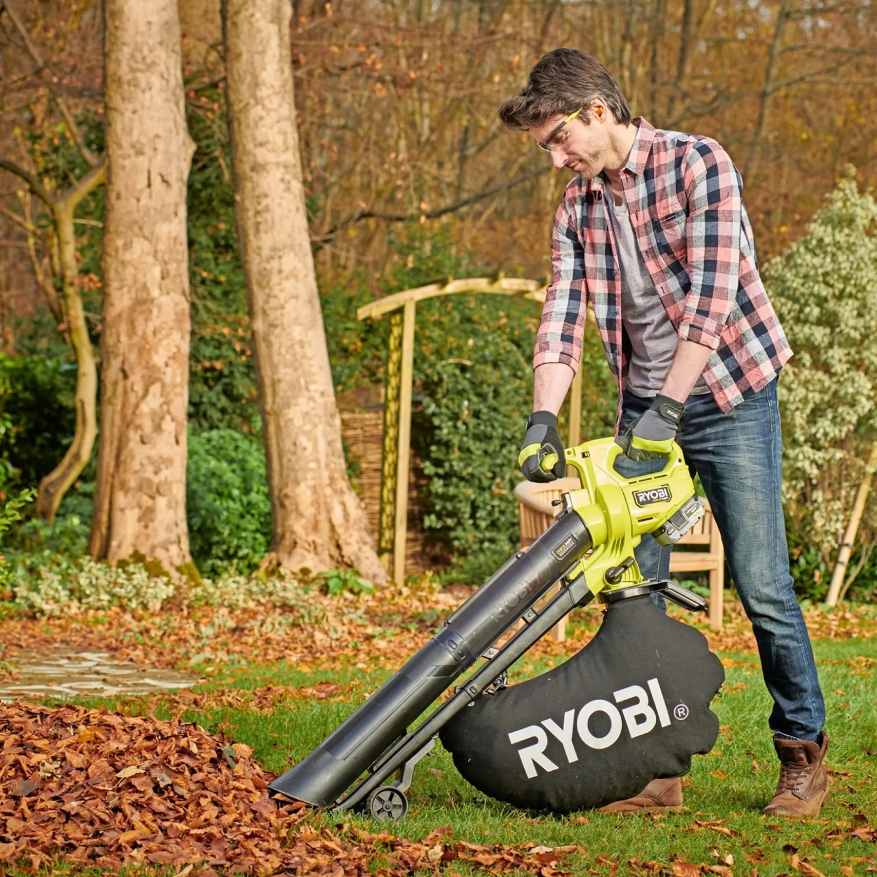 Løvsugere ^ Ryobi RY18BVXA-0 LØVBLÆSER 18V UDEN BATTERI OG LADER