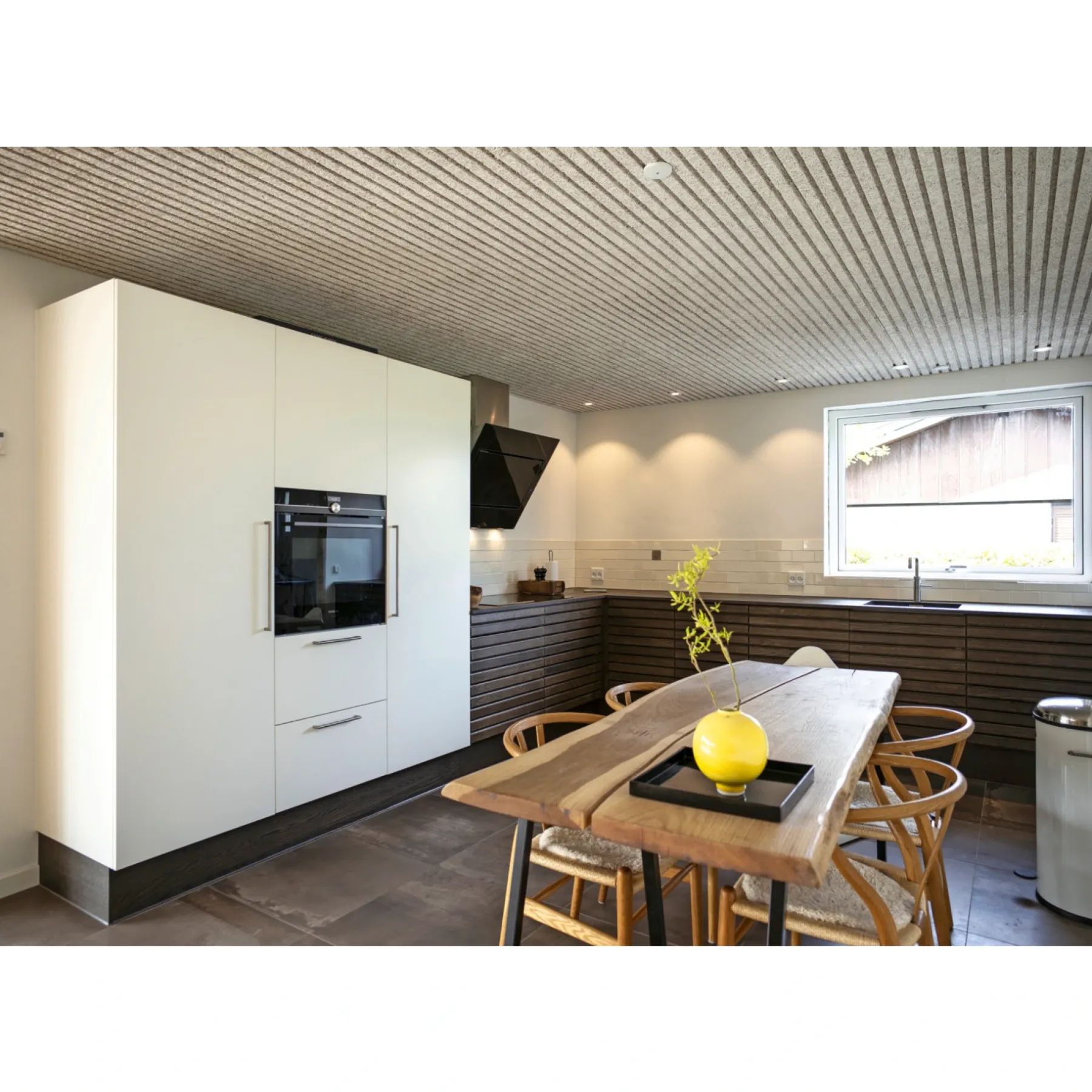 Træbeton ^ Troldtekt LINE AKUSTIKPLADE 35 X 600 X 1200 MM ULTRAFIN HVID