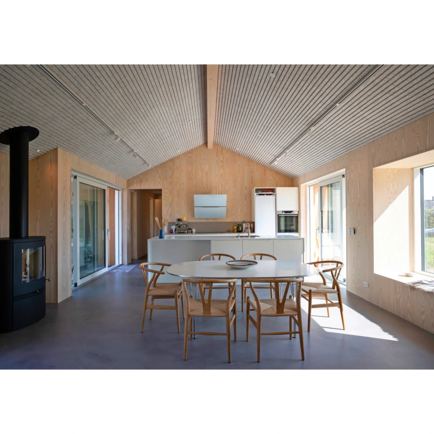 Træbeton ^ Troldtekt LINE AKUSTIKPLADE 35 X 600 X 1200 MM ULTRAFIN HVID