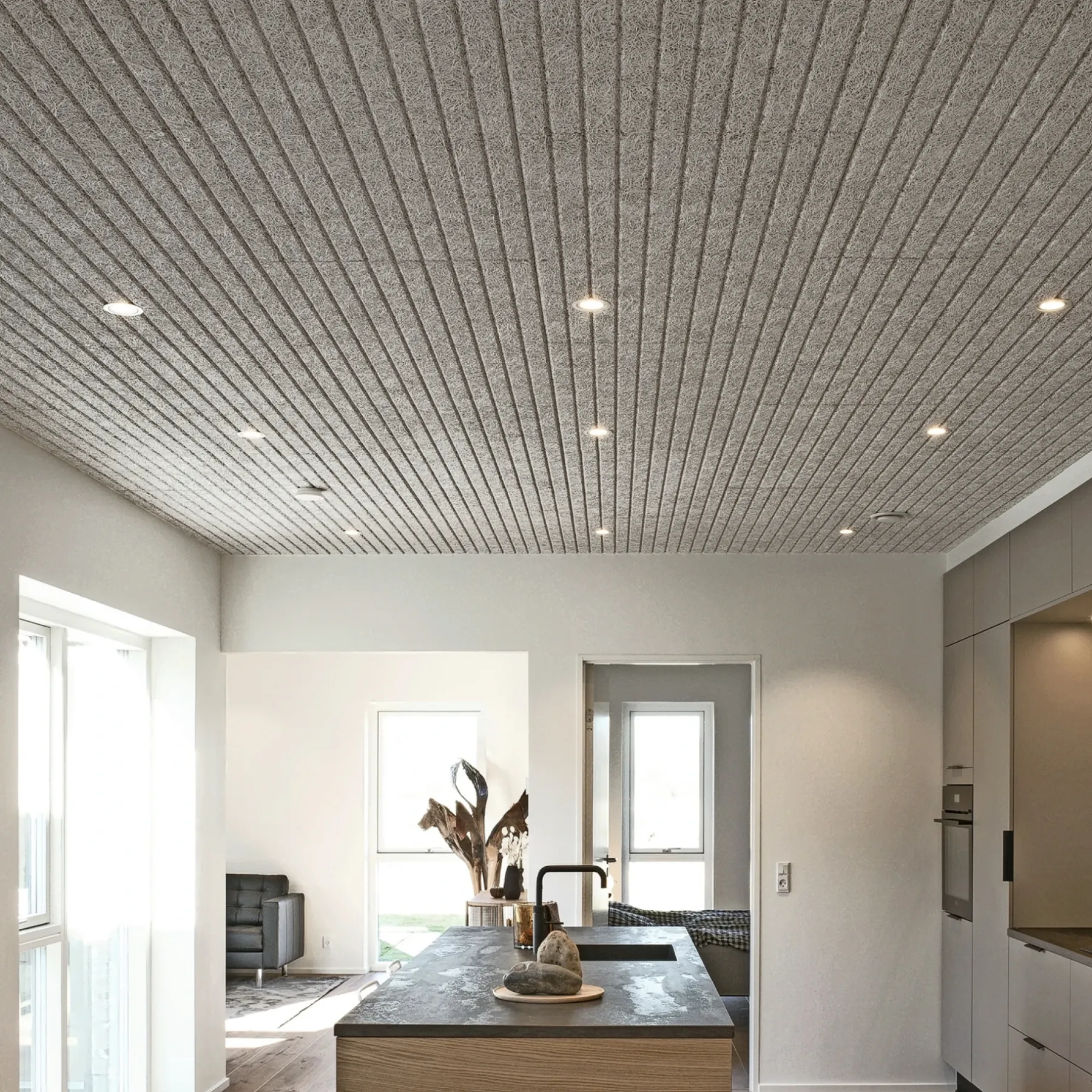 Træbeton ^ Troldtekt V-LINE 1WAY AKUSTIKPLADE 25 X 600 X 1200 MM ULTRAFIN HVID 101