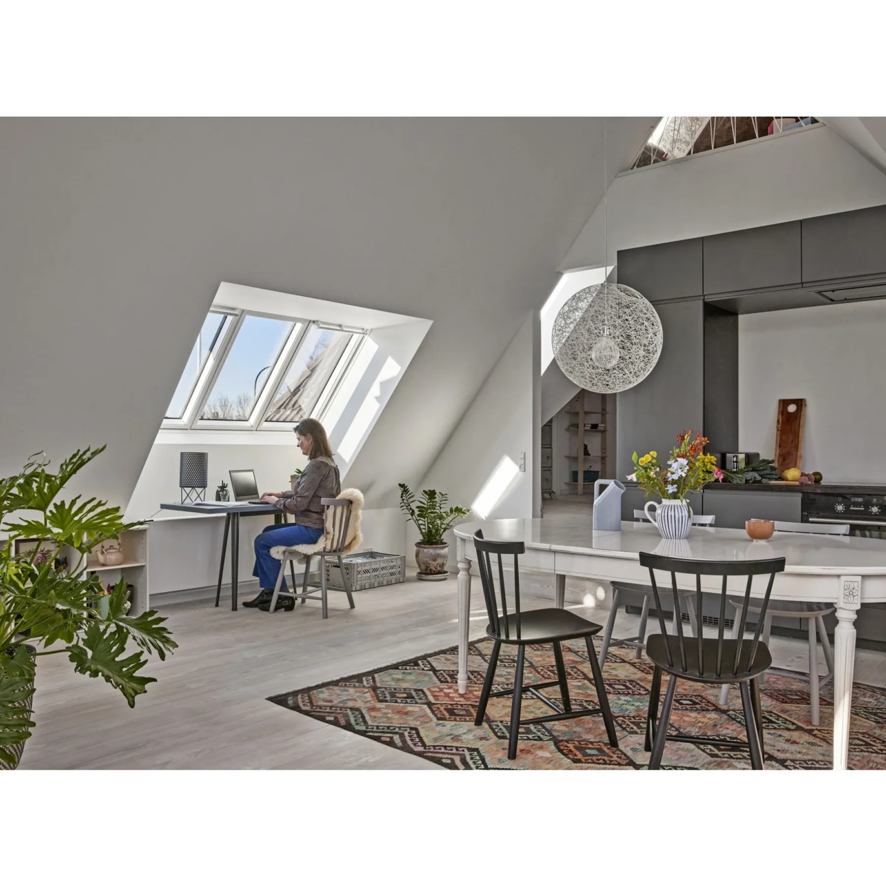 Ovenlysvinduer ^ Velux STUDIO 3I1 VIPPEVINDUE HVIDMALET TRÆ 188 X 140 CM GGLSFFKF082066