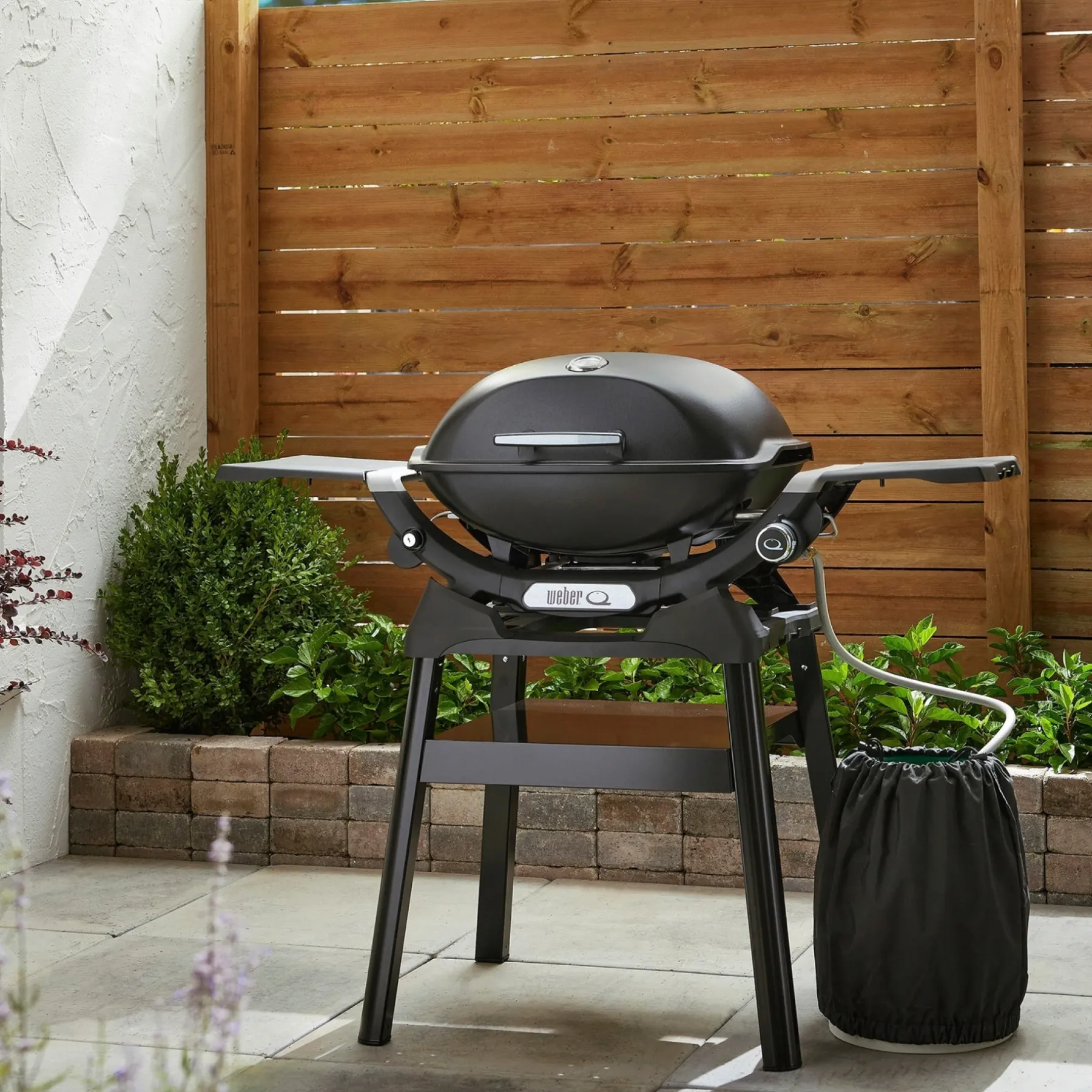 Q 2200N M/STAND GASGRILL SORT>Weber Outlet